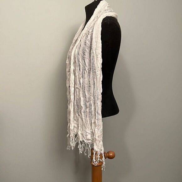 Long, lightweight mesh scarf - Picture 2 of 6